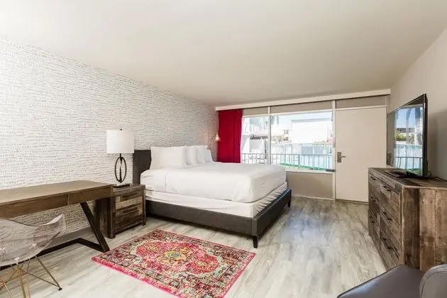 Oda Queen Size Bed