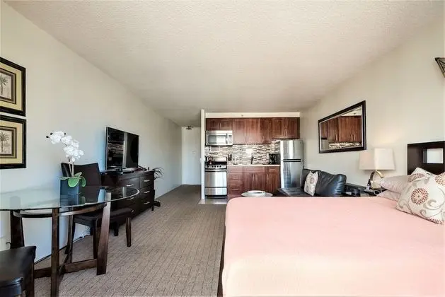 #1702 - The Palm Studio with Full Kitchen