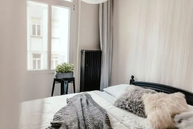 Tek Büyük Yataklı Oda, Balkon (Shared Bathroom)