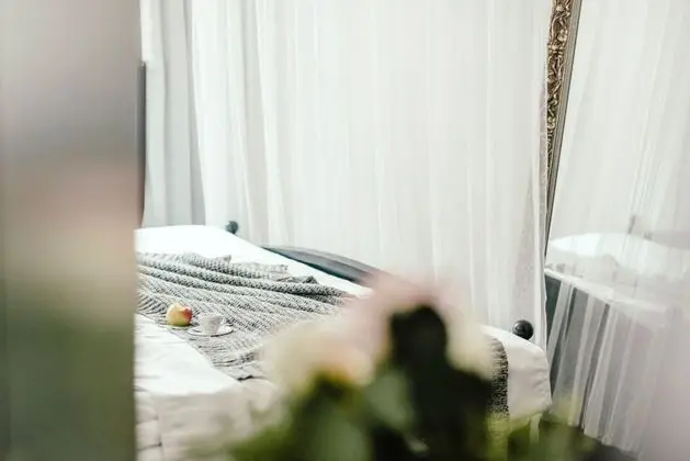 Tek Büyük Yataklı Oda, Balkon (Shared Bathroom)