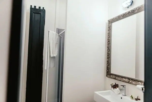 Tek Büyük Yataklı Oda, Balkon (Shared Bathroom)