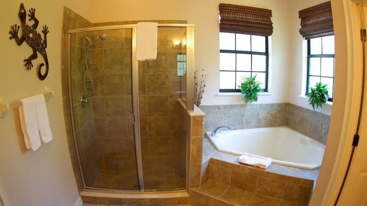 Signature 5 Bedroom Vacation Home with Pool