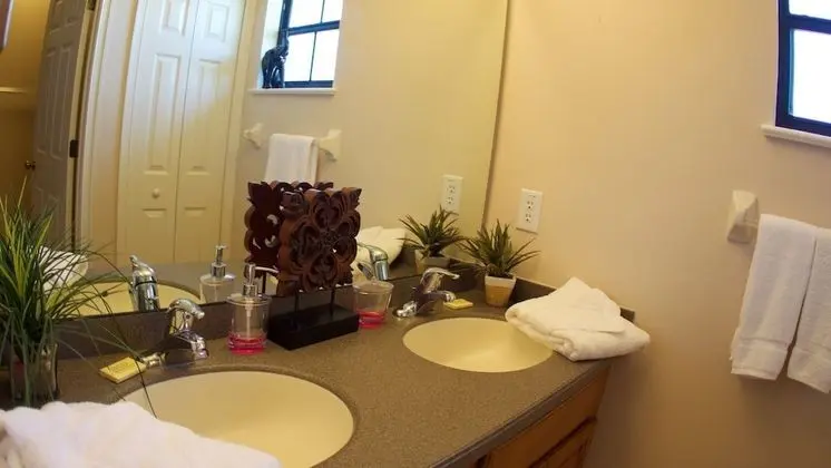 Signature 5 Bedroom Vacation Home with Pool