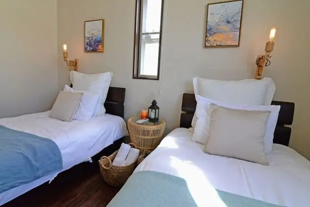 Ev (Private Vacation)