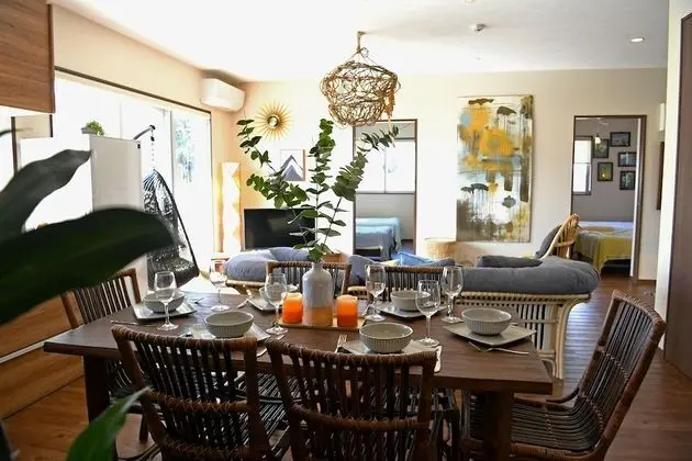 Ev (Private Vacation)