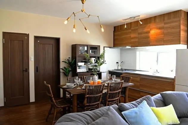 Ev (Private Vacation)