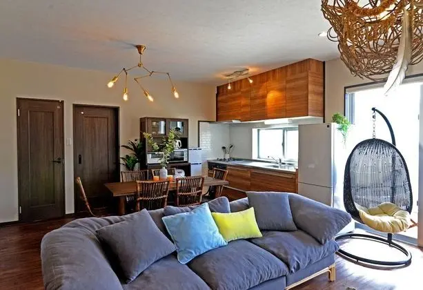 Ev (Private Vacation)