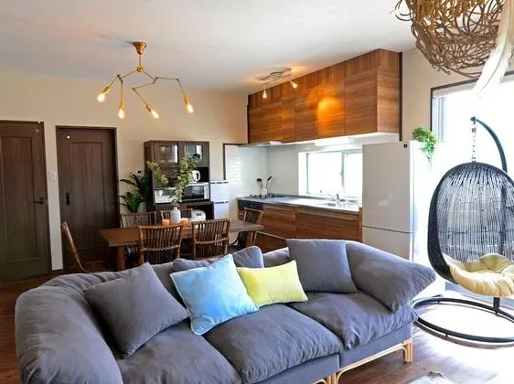 Ev (Private Vacation)