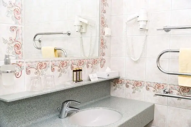 Superior Tek Büyük Yataklı Oda (room in the new building)