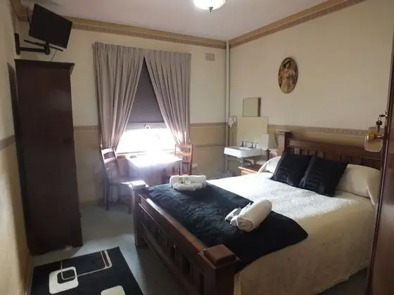 Standard Oda, Sigara İçilmez, Ortak Banyo (Queen)