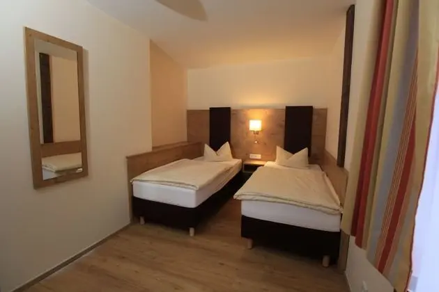 Economy Tek Büyük veya İki Ayrı Yataklı Oda