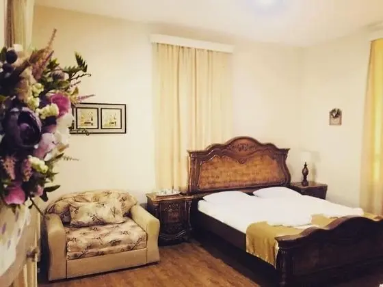 Luxury Oda