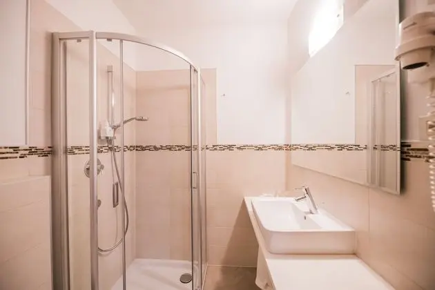 Comfort Tek Büyük veya İki Ayrı Yataklı Oda