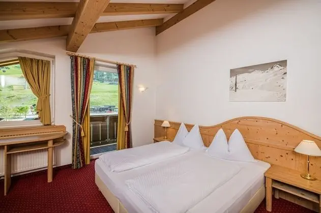 Superior Tek Büyük veya İki Ayrı Yataklı Oda