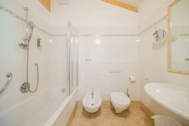 Superior Tek Büyük veya İki Ayrı Yataklı Oda