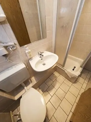 Basic Tek Büyük Yataklı Oda, 1 Büyük (Queen) Boy Yatak