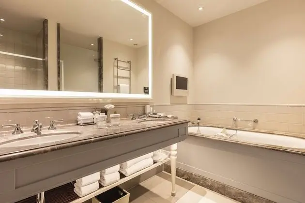Luxury Süit, 1 En Büyük (King) Boy Yatak (Roell)