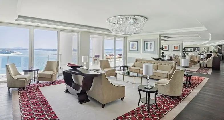 Club Two Queen Room with Sea View