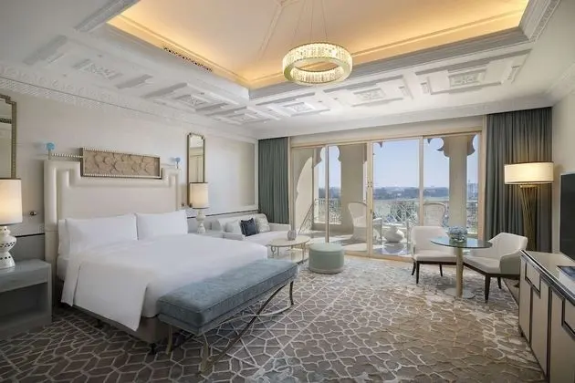 King Premier Golf Course View Room