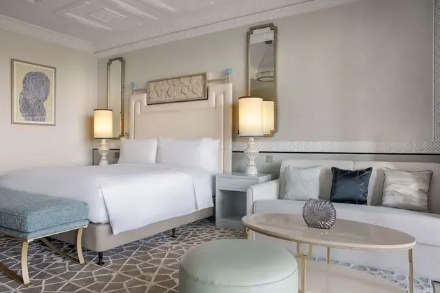 King Premier Golf Course View Room