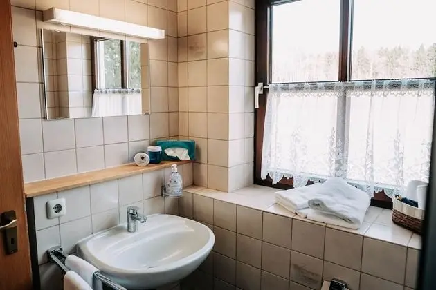 Büyük Yataklı Tek Kişilik Oda