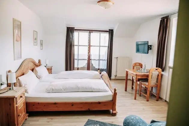 Büyük Yataklı Tek Kişilik Oda