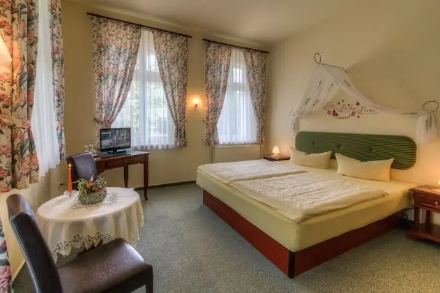 Standard Tek Büyük Yataklı Oda