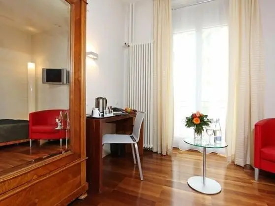 Quiet Comfort Single Room Courtyard Side