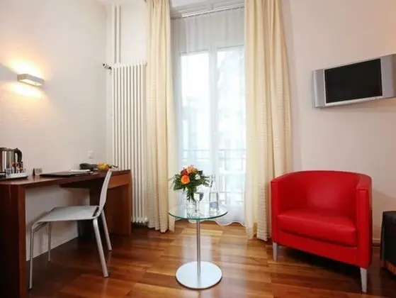 Quiet Comfort Single Room Courtyard Side