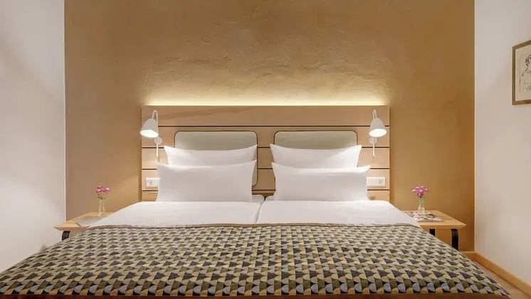 Premium Tek Büyük Yataklı Oda