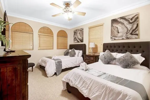 Ev (4 Bedrooms)