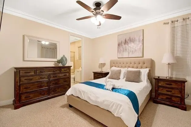 Ev (4 Bedrooms)