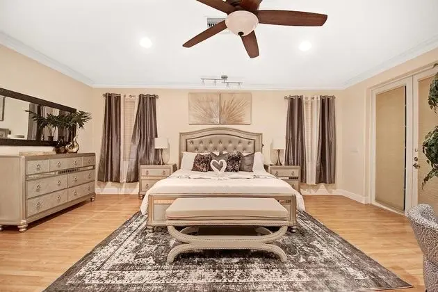 Ev (4 Bedrooms)