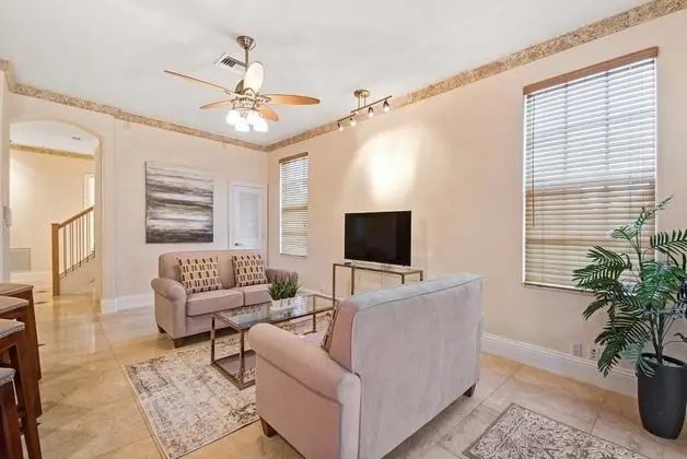 Ev (4 Bedrooms)