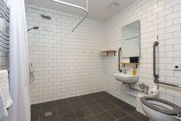 Süit, Banyolu/Duşlu