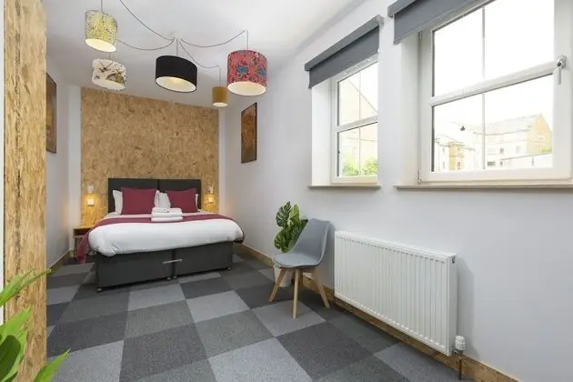 Tek Büyük veya İki Ayrı Yataklı Oda, Banyolu/Duşlu