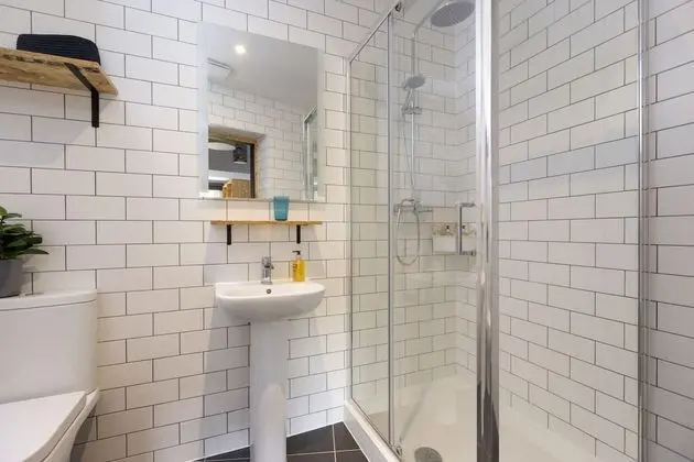 Tek Büyük Yataklı Oda, Banyolu/Duşlu