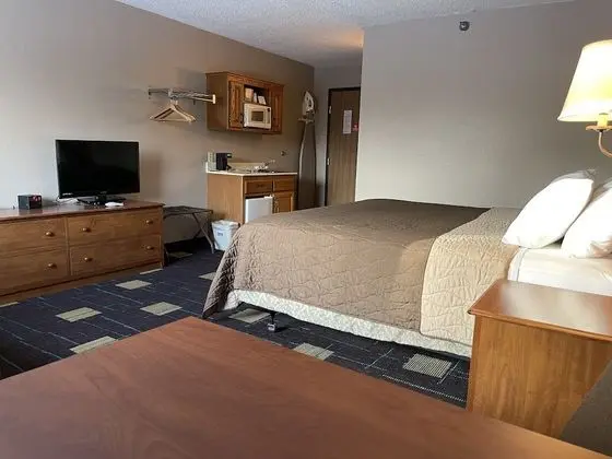 1 King Bed, Executive Suite, NO PETS, Non-Smoking
