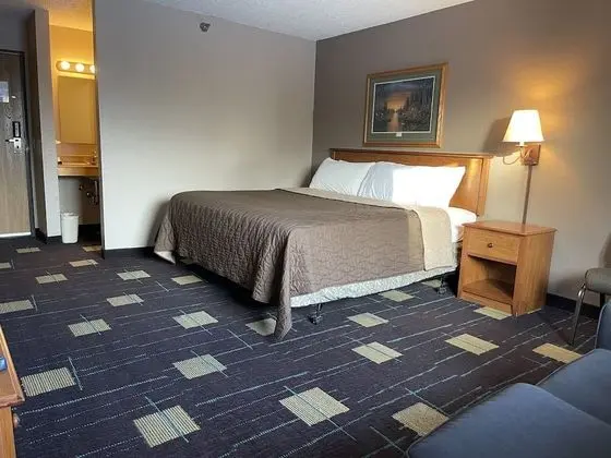 1 King Bed, Executive Suite, NO PETS, Non-Smoking