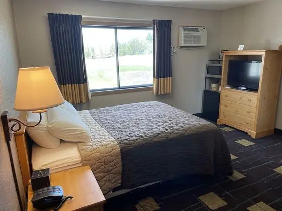 1 Queen Bed, Economy, Walk-in Shower, NO PETS, Non-Smoking