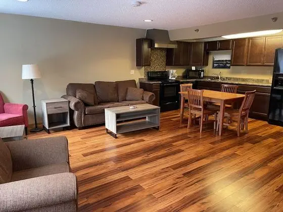 2 Queen Bed, 1 Queen Sofa, Apartment, Full Kitchen, NO PETS, Non-Smoking