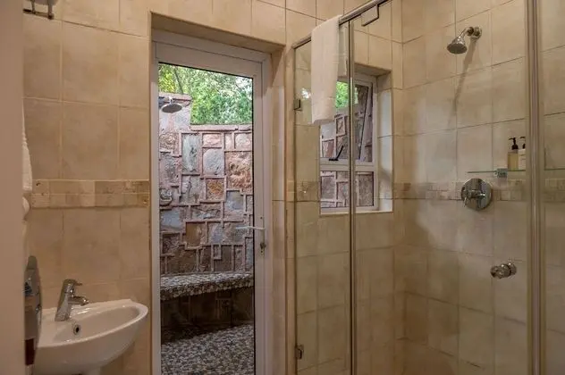 Luxury Süit, Göl Kenarı
