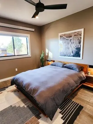 Black & Tan Mountain Town Apartment