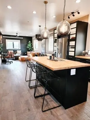 Black & Tan Mountain Town Apartment