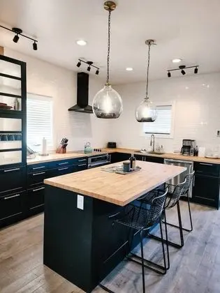 Black & Tan Mountain Town Apartment