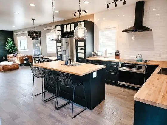 Black & Tan Mountain Town Apartment