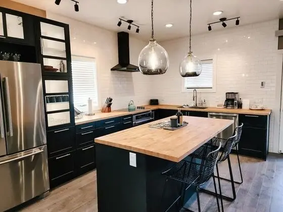 Black & Tan Mountain Town Apartment