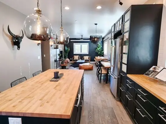 Black & Tan Mountain Town Apartment