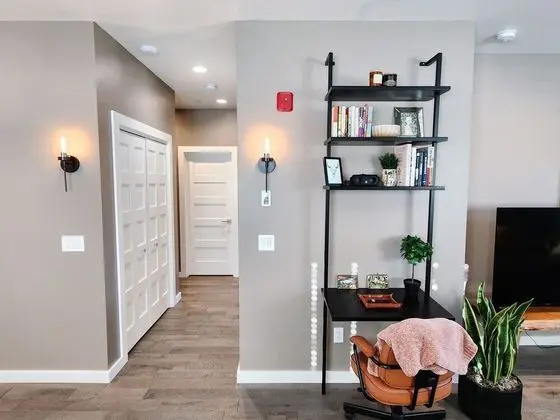 Black & Tan Mountain Town Apartment