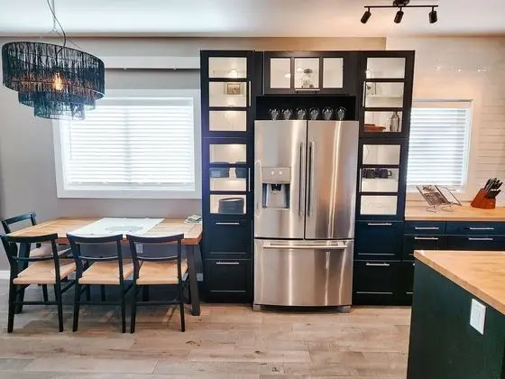 Black & Tan Mountain Town Apartment